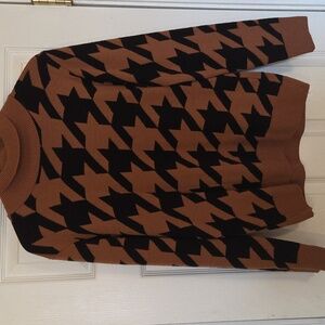 Boohoo Turtleneck Sweater in Black and Brown Houndstooth